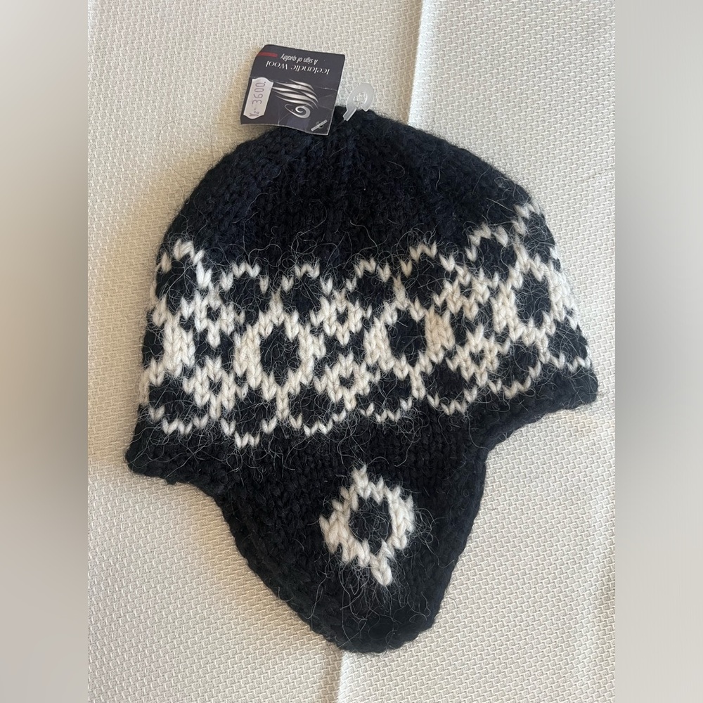 Icelandic wool beanie / hat Black and white for women.